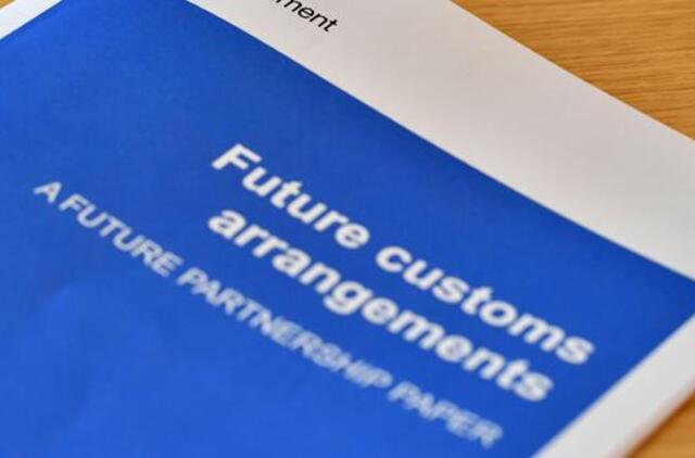 JK opozicinė Leiboristų partija „Brexit“ pereinamuoju laikotarpiu nori likti bendrojoje ES rinkoje