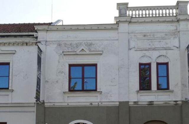 Koncertų salės tinkas ant galvų nekris