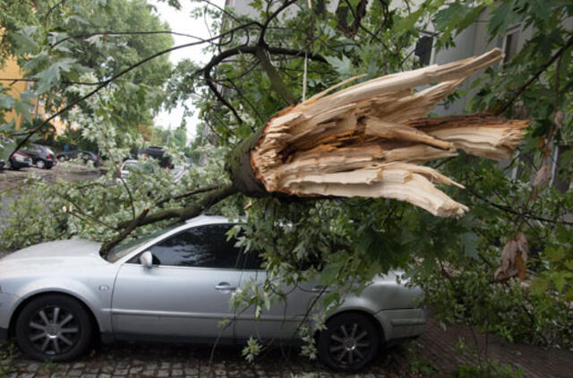 Per audrą Lenkijoje vienas žmogus žuvo, du buvo sužeisti