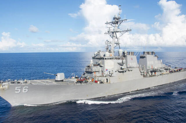 Prie Singapūro krantų susidūrė JAV karo laivas ir naftos tanklaivis