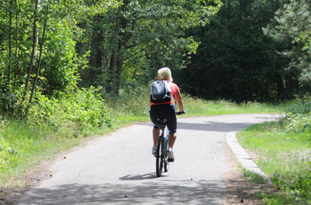 Apšvies tamsoje paskendusius dviračių takus