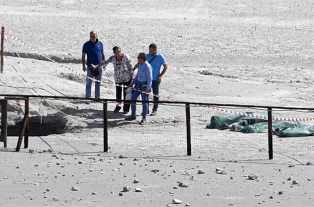 Italijoje žuvo į vulkaninį kraterį įkritusi pora ir jos sūnus