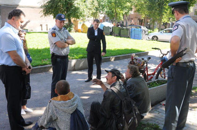 Klaipėdiečiai sunerimę - benamiai darosi agresyvūs