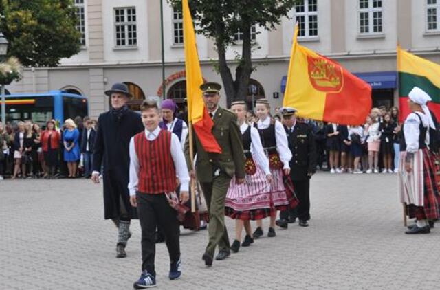 Rugsėjo 1-oji - su tautiniais akcentais