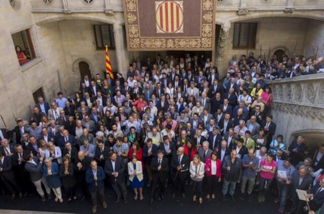 Už nepriklausomybę nuo Ispanijos pasisakantys katalonai išėjo į Barselonos gatves