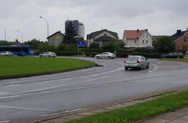 Vairuotojai ignoruoja pokyčius žiedinėje sankryžoje