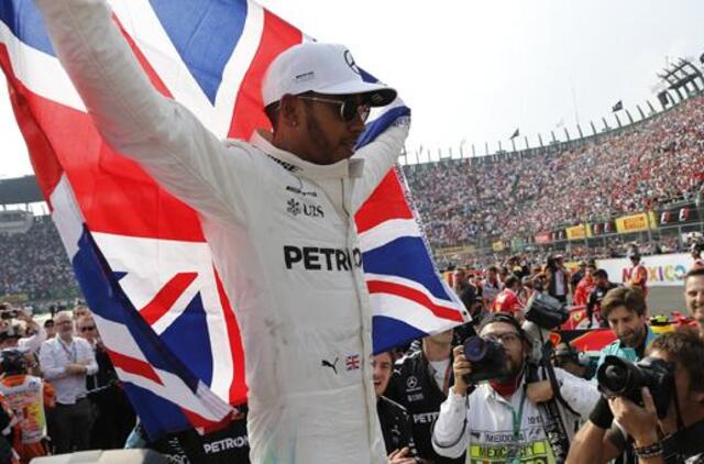 Britas Luisas Hamiltonas užsitikrino ketvirtąjį „Formulės-1“ čempiono titulą