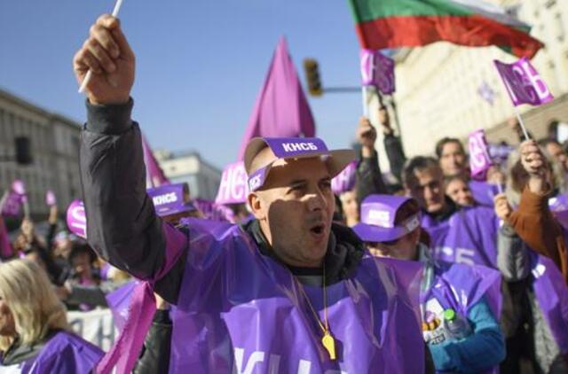 Bulgarijoje dėl geresnių atlyginimų protestuoja darbuotojai