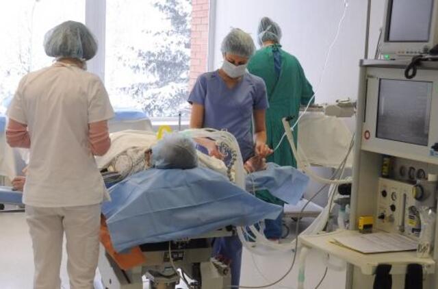 Latviai 80 proc. kelia medikų algas. Kaip elgsis Lietuva?