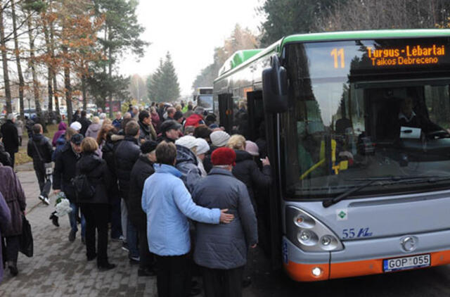 Miesto autobusai į kapines važiuos dažniau