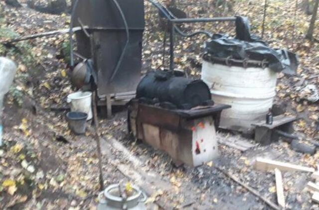 Moteris miške virė naminę degtinę