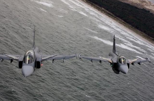 NATO oro policijos naikintuvai per savaitę keturis kartus lydėjo Rusijos orlaivius