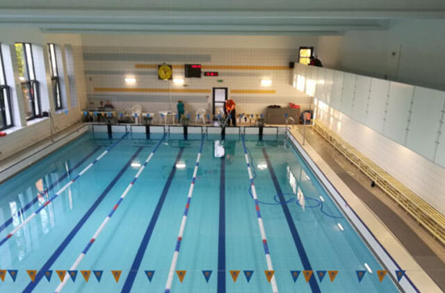 Per vaikų varžybas sprogusi lempa krito į baseiną