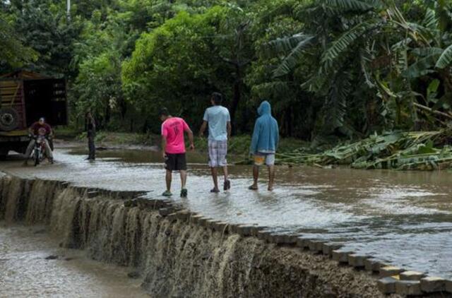 Tropinė audra Neitas perklasifikuota į pirmos kategorijos uraganą