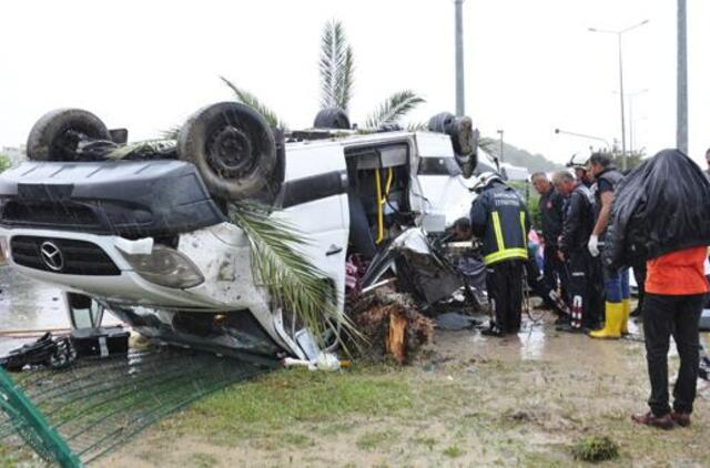 Turkijoje per mikroautobuso avariją žuvo trys vokiečių turistai, dar 11 sužeista