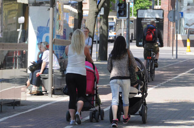 Viešosiose įstaigose panoro vystymo stalų