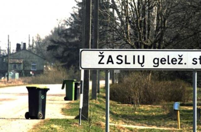 Gimę geležinkelio stotyse, jose nori ir mirti