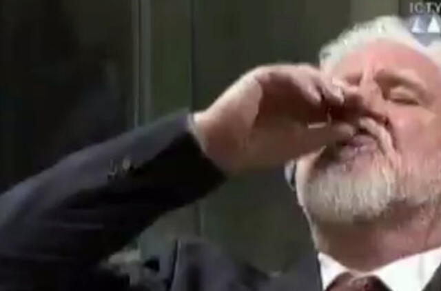 Hagos ligoninėje mirė karo nusikaltėlis, per JT tribunolo posėdį išgėręs nuodų