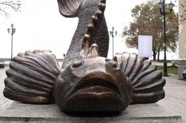 Penktasis triumas: Siūlo grundulus keisti į akmenis