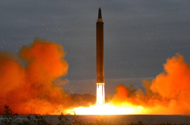 Šiaurės Korėja: raketa gali nešti branduolinę kovinę galvutę