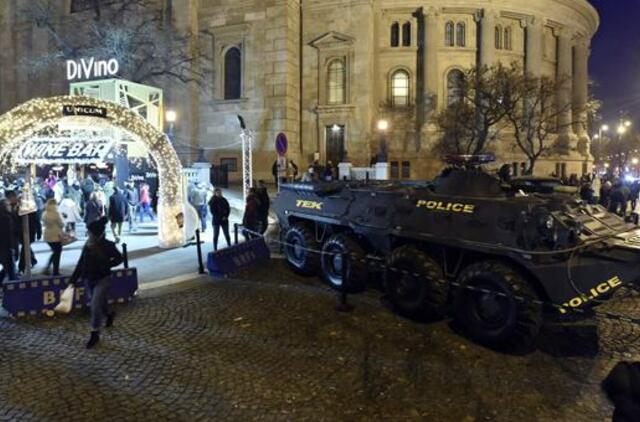 Kalėdinių mugių prieigas Vengrijoje saugo šarvuočiai