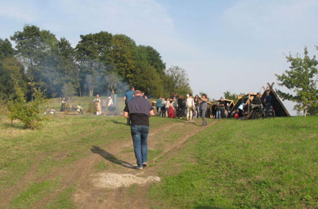 Kritikuoja netvarkytus piliakalnius, bet tvarkyti neleidžia