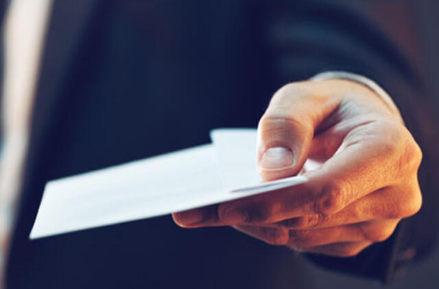 Statybininkai atlyginimus gaudavo „vokeliuose“