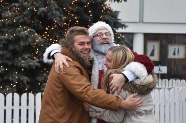 Senelis Kalėda: pašėlęs ir saldainių pilnomis kišenėmis