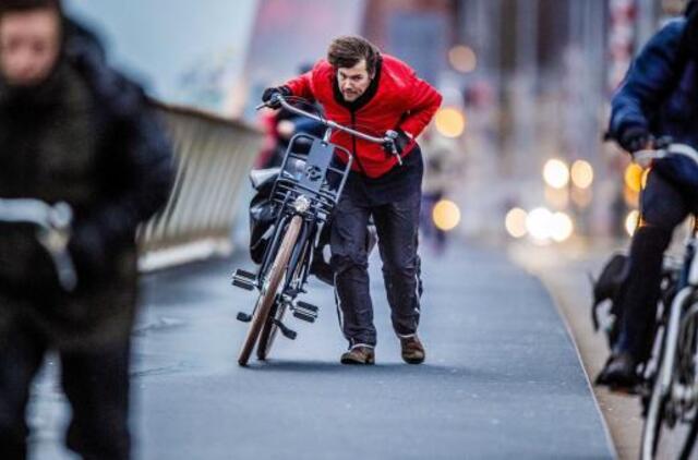 Amsterdamo oro uoste dėl audros atšaukta 250 lėktuvų reisų