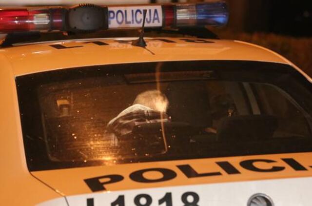 Apklausti įtartinų medžiagų turėję vyrai