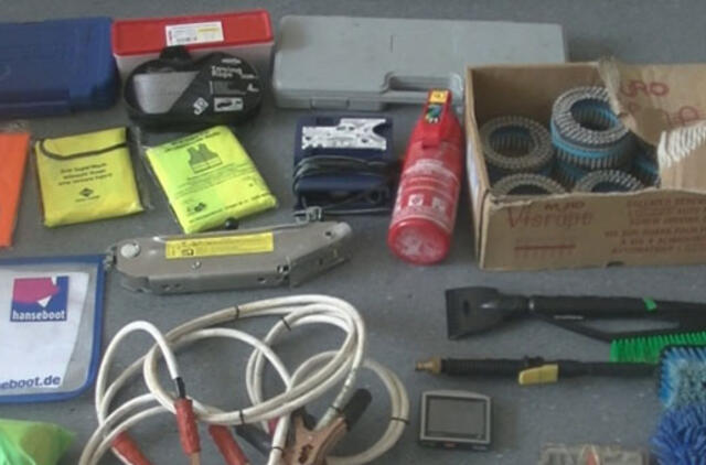 Automobilių grobikus atidavė teismui