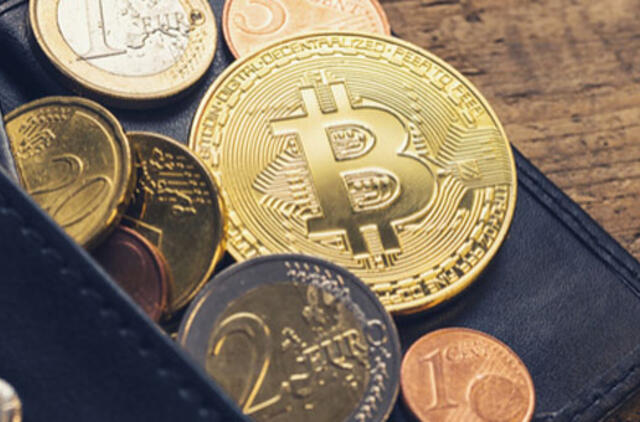 Bitkoinas pinga, augant susirūpinimui dėl kriptovaliutų reguliavimo idėjos
