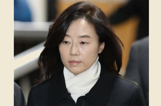Buvusi Pietų Korėjos kultūros ministrė nuteista kalėti dėl juodojo menininkų sąrašo