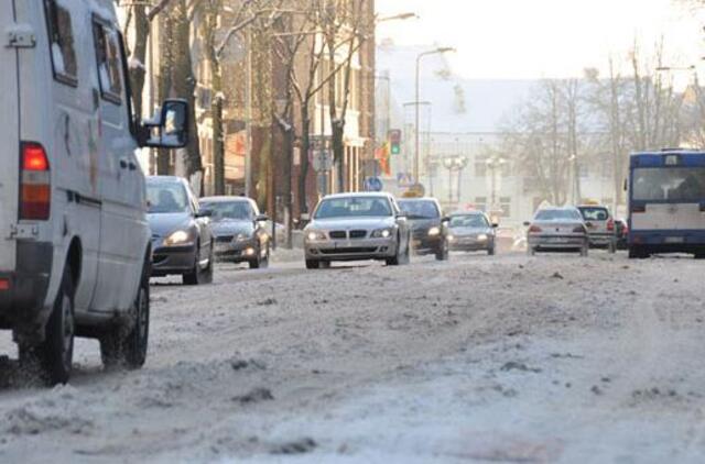 Kelininkų darbą apsunkina nesiliaujantis sniegas