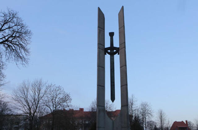 Pasiūlė šalinti ideologijos paminklus