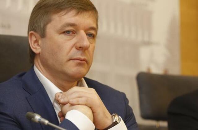 Ramūnas Karbauskis pripažįsta pavėlavęs deklaruoti sūnums dovanotus milijonus