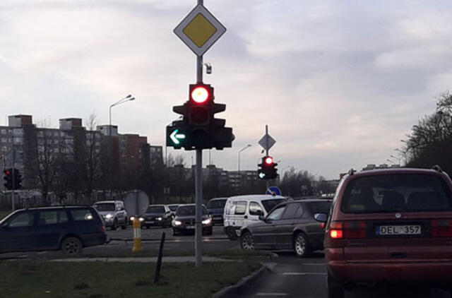 Vairuotojai bijo sukti į kairę