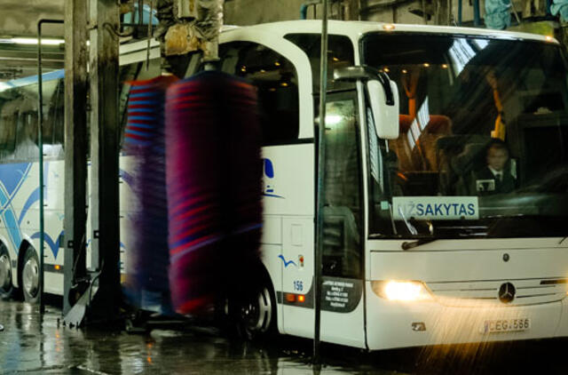 Klaipėdos autobusų parkas dezinfekuoja autobusus