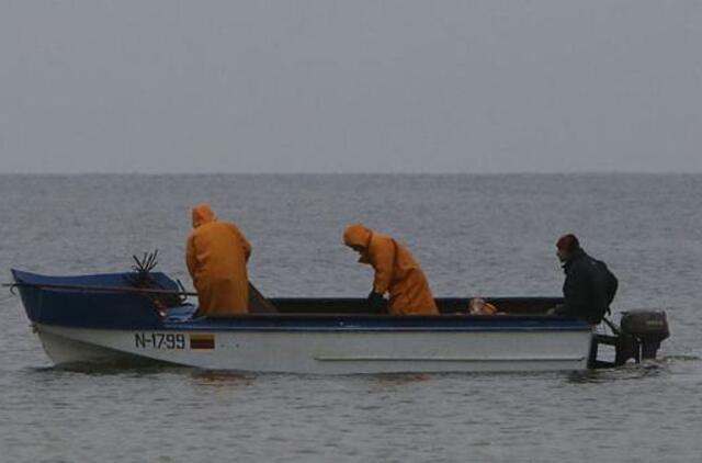Pasieniečiai gelbėjo girtus jūroje pasiklydusius žvejus
