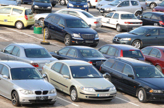 Sukčiai internete pardavinėja automobilius