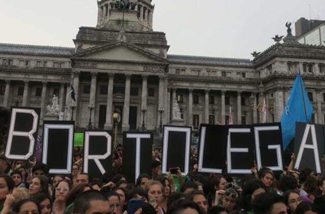 Tūkstančiai argentiniečių dalyvavo demonstracijose už abortų liberalizavimą