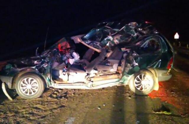 Atsikabinusi sunkvežimio priekaba pražudė lengvojo automobilio vairuotoją
