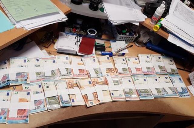 Direktorius iš Moldovos saviems mokėjo „juodais"