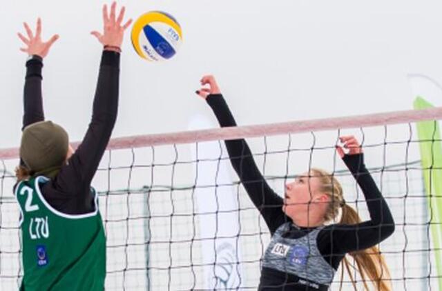 Iš paplūdimio žengė ant sniego