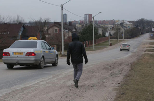 Pajūrio gatvė: juostų daug, bet važiuoti bus galima dviem