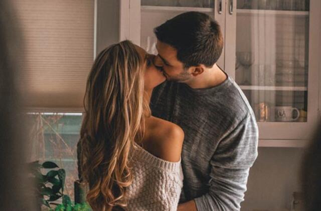 Porelė Klaipėdoje malonumais mėgavosi už netikrus pinigus