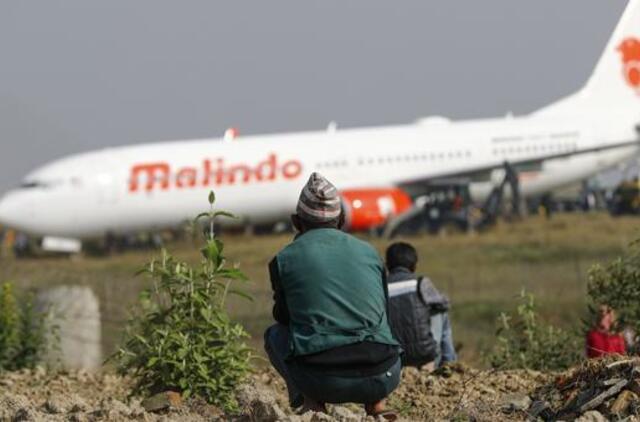 Katmandu oro uoste Malaizijos lėktuvas nuriedėjo nuo kilimo ir tūpimo tako