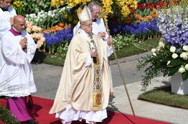 Popiežius ragina baigti karą Sirijoje, siekti taikos Artimuosiuose Rytuose