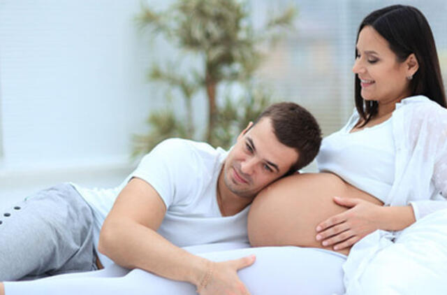 Seimas ėmėsi siūlymo įteisinti gimdymus namuose