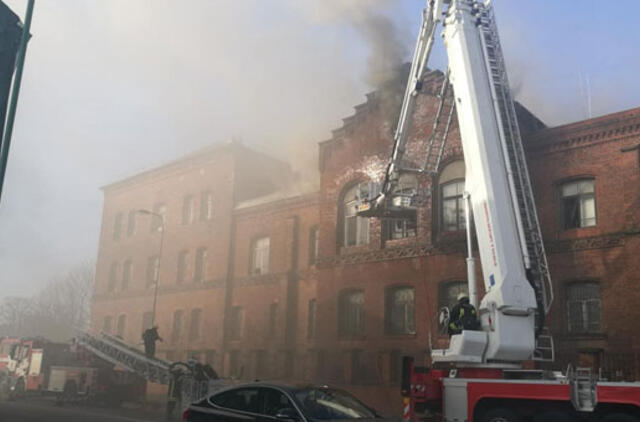 Degė buvęs policijos komisariatas